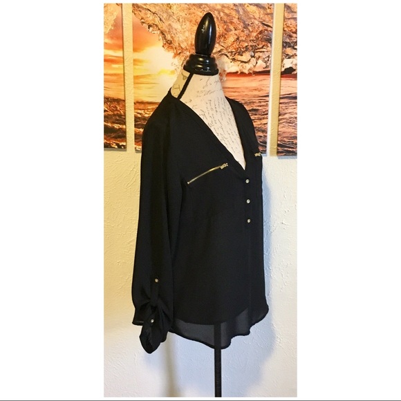 ❌SOLD❌ Classic Black & Gold Blouse - Picture 5 of 5